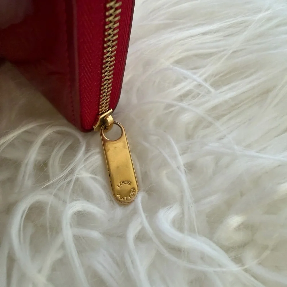 Louis Vuitton Vernis Cherry Red Zipper
Coin Purse - Picture 5 of 8